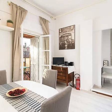 White Terrace Navona Apartment
