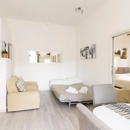 White Terrace Navona Apartment
